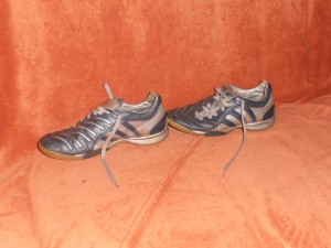 41 ca. (FR 42), Tragespuren, Adidas.JPG