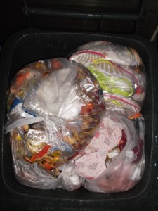 Müll0114 035.jpg (344.05 KiB) 5824 mal betrachtet So schön kann Dreck noch nachts leuchten; - vor allem dank der Müll-Sauconys!