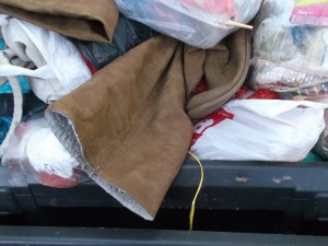 Müll0214 117.jpg (3.55 MiB) 9960 mal betrachtet Viel zu kuschelweich, um jetzt schon vom Müllauto zusammengepresst zu werden.