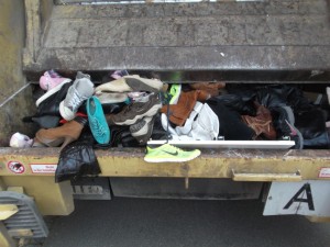 Müll0214 138.jpg (514.37 KiB) 4353 mal betrachtet Die Vernichtung begann.