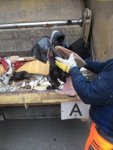 Müll0214 187.jpg (463.78 KiB) 6095 mal betrachtet Jetzt waren viele Hände nötig, damit es schnell ging und ich "die Ernte einbringen" konnte.