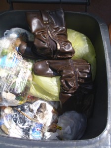 Marina07 031.jpg (355.94 KiB) 8296 mal betrachtet Noch dufteten sie herrlich nach zarten Frauenfüßen.