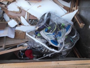 Wer wohl diese geilen Sneakers zum Sperrmüll &quot;verurteilt&quot; hat? - und ob der (bisherige) Eigentümer davon überhaupt weiß? Grins!
