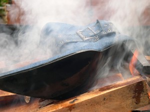 effectivement ca fume un peut , mais c est du feu !!,pas mieux pour détruire