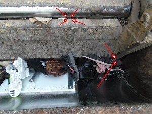 Müll0214 149_.jpg (160.89 KiB) 6931 mal betrachtet Die Pfeile sollen die Stellen darstellen, die ich mir als besonders heikel und gefährlich für Sneaker vorstellen könnte