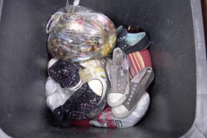 Jessica01 005.jpg (251.41 KiB) 7916 mal betrachtet Girliechucks - Was doch zarte Füße alles mit Schuhen anstellen können. Peinlich! Aber dafür ist ja eine Restmülltonne da.