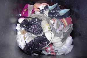 Jessica01 023.jpg (233.7 KiB) 8395 mal betrachtet Irgendwie zu süß diese Girlie-Chucks, um endgültig im Müll zu verschwinden.