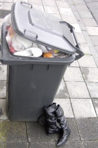 Josef02 048.jpg (189.33 KiB) 8208 mal betrachtet Mal wieder übervoll, unsere Mülltonne!