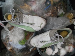 Müll0414 051.jpg (466.9 KiB) 6279 mal betrachtet Glücklicherweise waren diese geilen Sammlerstücke noch nciht ganz so schlimm vermüllt, aber nach Mülltonne haben auch sie erbärmlich gestunken.