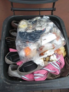 Müll0414 083.jpg (551.23 KiB) 5971 mal betrachtet Vor ihren Augen habe ich noch schnell den ganzen Dreck zusammen gedrückt, denn so hätte es mit den Orangenen Engeln Ärger gegeben.