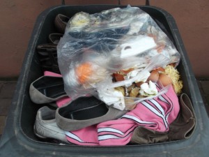 Müll0414 084.jpg (553.67 KiB) 5964 mal betrachtet Das wäre ein Festfraß für das orangene Müllmonster geworden!