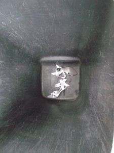 Müll0414 089.jpg (508.83 KiB) 5965 mal betrachtet Süße weiße Sandalettchen in unserer recht sauberen Restmülltonne.