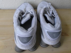 Müll0414 093.jpg (483.4 KiB) 3164 mal betrachtet Nicht einmal hinten abgelaufene Shox.