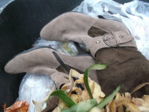 Müll0414 104.jpg (512.88 KiB) 5869 mal betrachtet "Frischer" kann Hausmüll wohl nicht sein! Hihi!