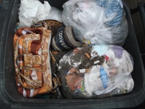 Müll0514 053.jpg (531.19 KiB) 7943 mal betrachtet Normalerweise wäre unsere Mülltonne "so" von den Orangenen Engeln geleert worden. Normalerweise ... .