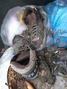 Endlich wieder die Chucks im Auge in ihrer schäbig-schmutzigen &quot;Pracht&quot;.