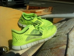 Müll0714 012.jpg (177.82 KiB) 7439 mal betrachtet Puuh! Was müffelten diese Nike Free! Tja, Müll stinkt nunmal!