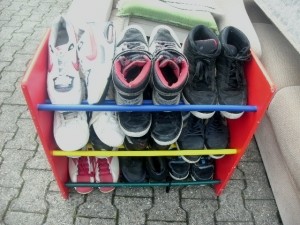 Müll0714 055.jpg (202.06 KiB) 4754 mal betrachtet Schnell mal das Schuhregal umgedreht um zu sehen, was da so an Sneaks nun gleich zum Müll soll.