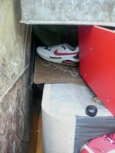 Müll0714 076.jpg (160.96 KiB) 7784 mal betrachtet Gleich würden die geilen Airmax vom "Sperrmüll-Monster" verschluckt werden!