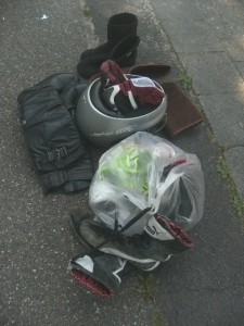 Müll0714 096.jpg (191.42 KiB) 7548 mal betrachtet Die Puma-Stiefel müssen an ihr sicher geil ausgesehen haben auf dem Bike!