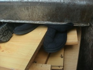 Müll0714 105.jpg (188.18 KiB) 7475 mal betrachtet So superweich ausgelatschte Uggs stellen keinen Widerstand dar für einen solch mächtigen Pressmechanismus!