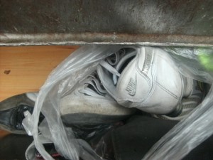 Die letzte Sekunde von geil eingetragenen Shox Rivalry - ein typisches Sneakermodell von heißen Mädels.