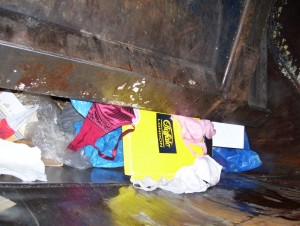 Müll0409 1347.jpg (216.42 KiB) 14991 mal betrachtet Der Buffalo-Karton wurde gerade geplättet.