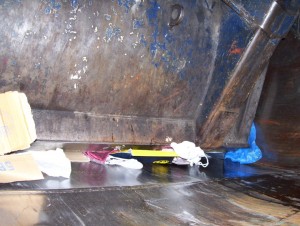 Müll0409 1348.jpg (208.57 KiB) 14986 mal betrachtet Jetzt war es also passiert: Der mysteriöse Buffalo-Karton war mit Inhalt nun total platt gepresst.