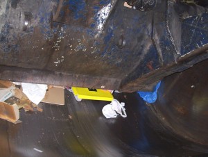 Müll0409 1349.jpg (190.21 KiB) 14986 mal betrachtet Schon wurde alles hochgepresst. Ein weißer BH konnte sich "befreien".