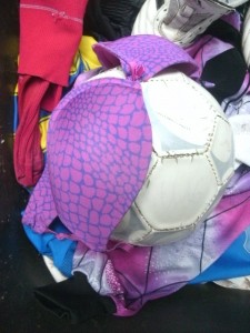 Müll0914 006.jpg (184.67 KiB) 5490 mal betrachtet Offensichtlich: Frauenfußball!