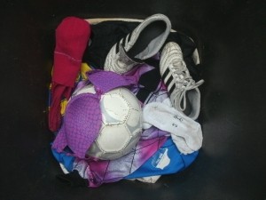 Müll0914 008.jpg (148.7 KiB) 5490 mal betrachtet Also bis zu diesem Stadium hätte unsere Mülltonne auch bei einem Fußballplatz stehen können, so wie es darin aussieht.