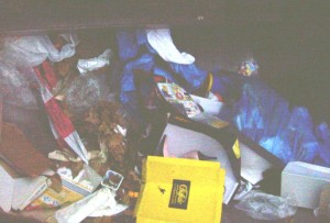 Müll0409 1352.jpg (253.38 KiB) 14986 mal betrachtet Endlich öffnete sich das Pressschild zum Nachpressen und der ganze gepresste Dreck sackte wieder nach unten. Da sah ich doch ... geil ... Buffalo-Stiefeletten. Ob das Foto wegen meiner Erregung so misslang, oder ob es nur Künstlerpech war, das weiß ich allerdings nicht.