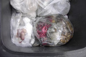 Müll0409 021.jpg (280.04 KiB) 9351 mal betrachtet Authentischer Frauenmüll - eigentlich nichts besonderes.