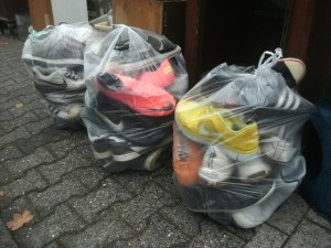 Müll1014 035.jpg (215.57 KiB) 7169 mal betrachtet "bunte Sneakermischung"