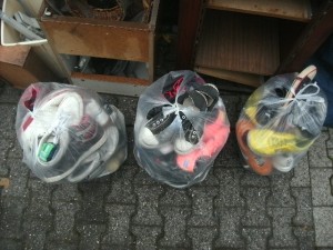 Überall in den Mülltüten konnte man geile Sneaks entdecken!