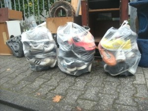 Müll1014 038.jpg (224.36 KiB) 7170 mal betrachtet Die Jungs haben einen ganz schönen Schuhverschleiß!