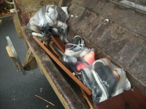 Erstmal die Luft aus den drei Mülltüten rauslassen.