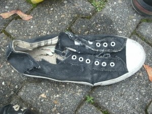 Diese armen Chucks hat's brutalstmöglich erwischt!