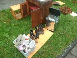 Müll1014 115.jpg (254.3 KiB) 6545 mal betrachtet Man hörte schon das Sperrmüllauto in der Nähe rumoren.