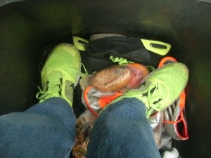 Am besten beim Einstampfen nicht draufgucken, sonst bekäme man vielleicht Hemmungen auf geilen Airmax, TNs oder Shox rumzutrampeln.