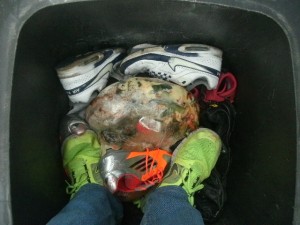 Ich hätte besser meine Fußball-Stollenschuhe zum Einstampfen angezogen, aber den Neon-Frees wollte ich schonmal zeigen, wo sie auch bald hinmüssen. Hehe!