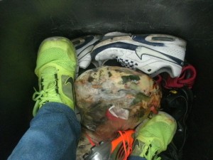 Die armen Airmax verbiegen sich unter meinen Sohlen beim Trampeln.