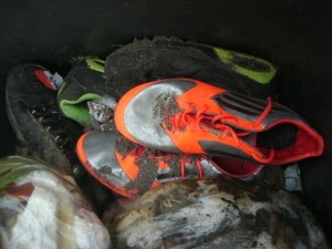 Für die Fußballschuhe dürfte die nächste &quot;Arena&quot; kein Fußballplatz mehr sein, sondern die Kreismülldeponie.