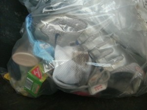 Müll1014 249.jpg (171.29 KiB) 2693 mal betrachtet Geile "Einblicke" in die Äbfalle von Sportumkleiden.