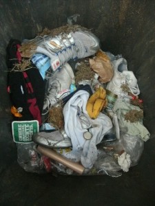 Müll1014 257.jpg (193.31 KiB) 2688 mal betrachtet Typisch schmutziges Ende!