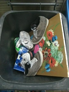 Sneaker- und Gemäldegalerie in der Restmülltonne?!