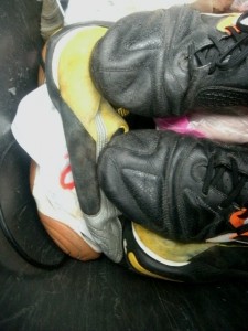 Müll1114 060.jpg (169.24 KiB) 4881 mal betrachtet Nicht zu übersehen: Auch die Pumas kamen unter meine Stollen!