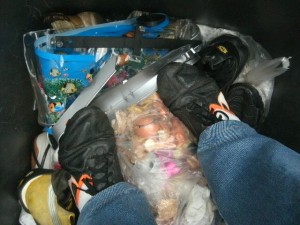 Solche Stollen-Fußballschuhe sind echt prima geeignet für den Müll einzustampfen!