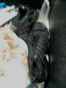 Müll1114 064.jpg (145.47 KiB) 4881 mal betrachtet Theoretisch könnte man noch die Airpads mit einem brutalen Stich "entlüften" um den Abfall noch mehr zu "verdichten", aber das kann auch noch im Pressmüllauto oder durch den zahnbewehrten tonnenschweren Verdichter auf der Mülldeponie geschehen.