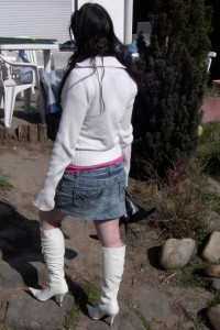 Anke01 106.jpg (177.08 KiB) 12447 mal betrachtet Für die weißen Stiefel ging jetzt die "Karriere" im wahrsten Sinne des Wortes nach "oben".